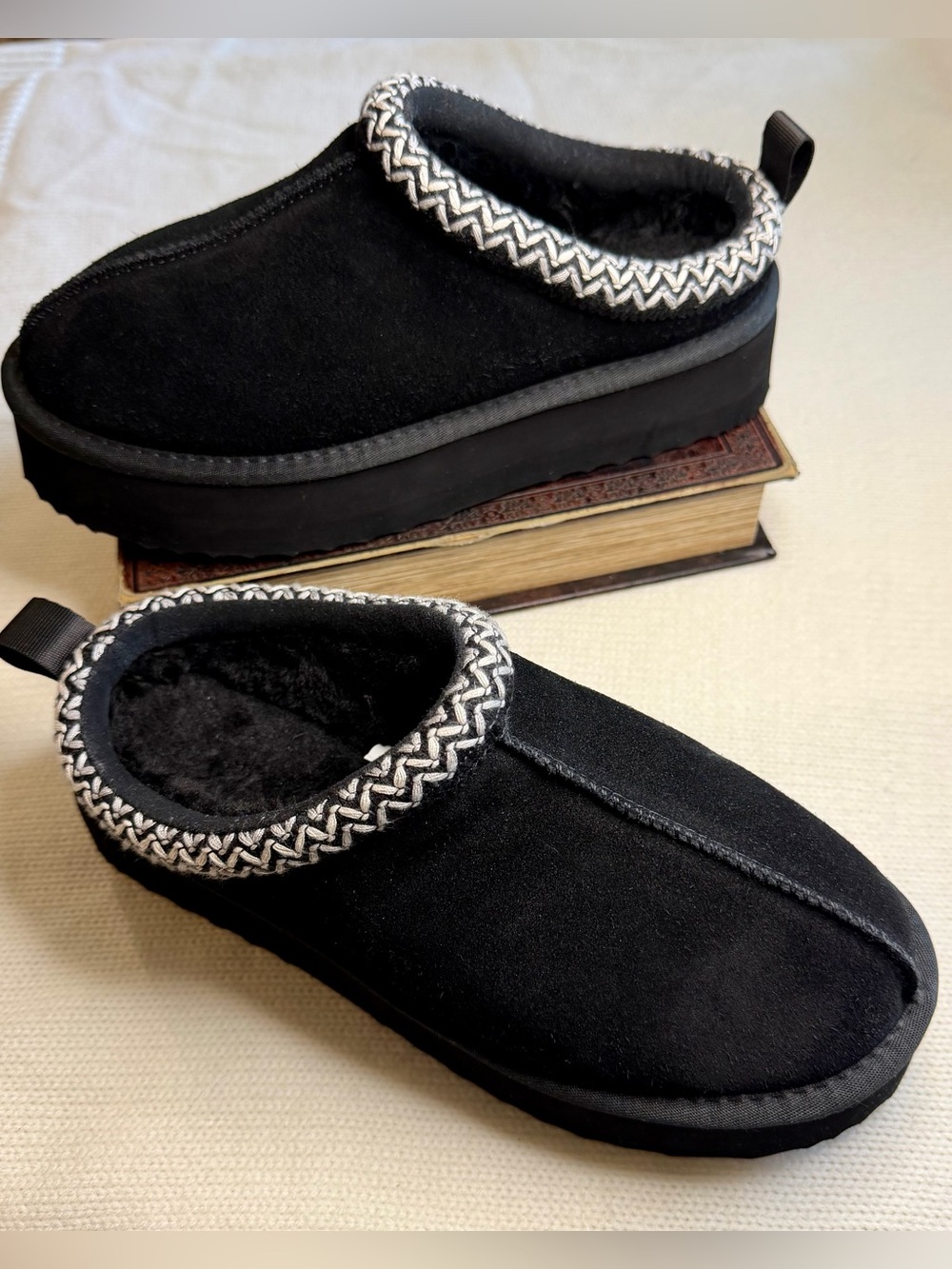 Dream Pairs FuzzyEasy Black Platform Slippers Women’s Size 7
